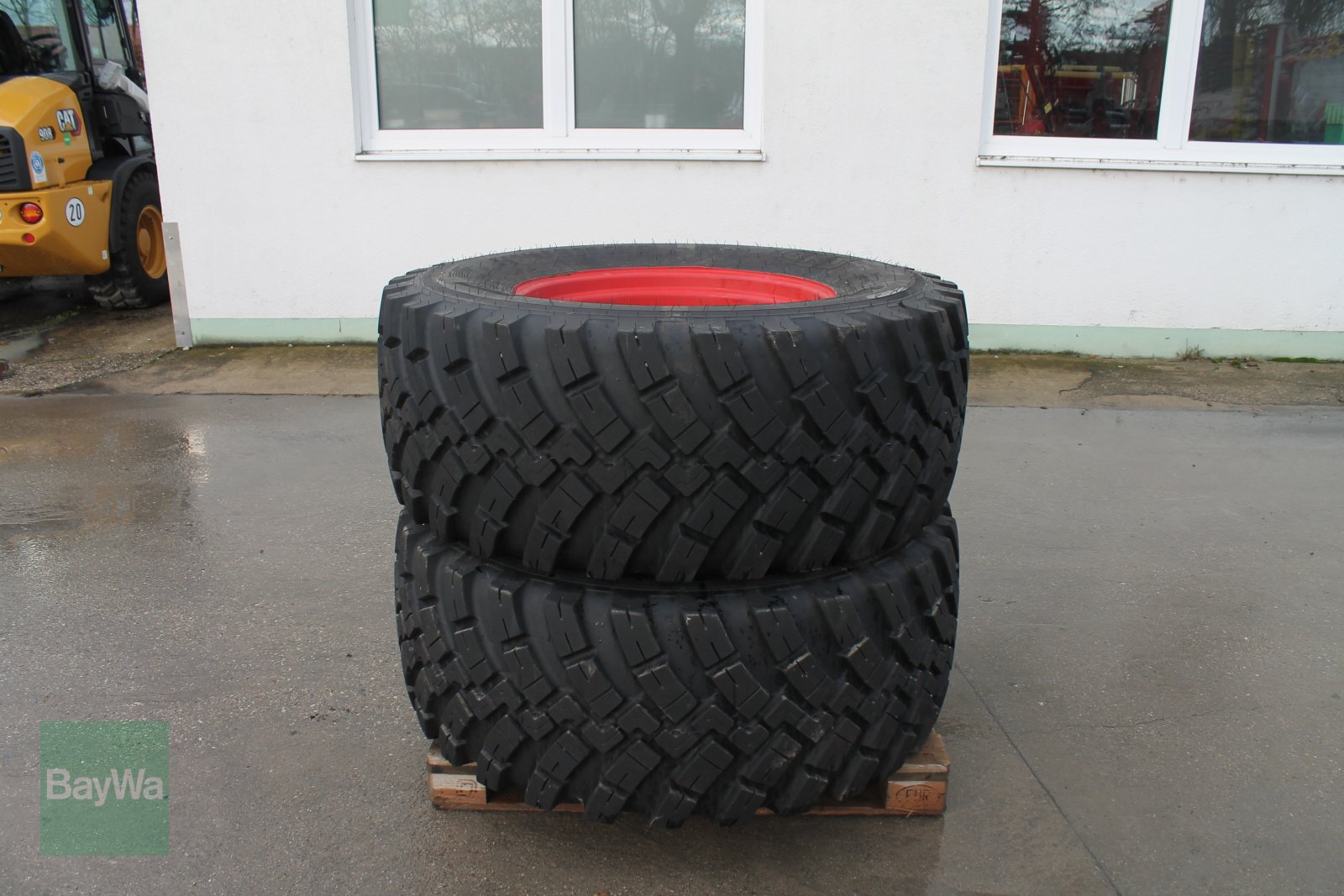 Komplettradsatz des Typs BKT 540/65 R28, Gebrauchtmaschine in Landshut (Bild 2)