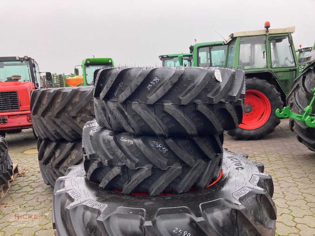 Komplettradsatz des Typs BKT BKT 320/65R18 Mitas 440/70R28, Neumaschine in Bockel - Gyhum (Bild 3)