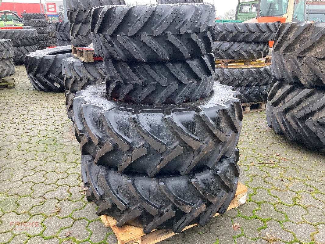 Komplettradsatz des Typs BKT BKT 320/65R18 Mitas 440/70R28, Neumaschine in Bockel - Gyhum (Bild 1)