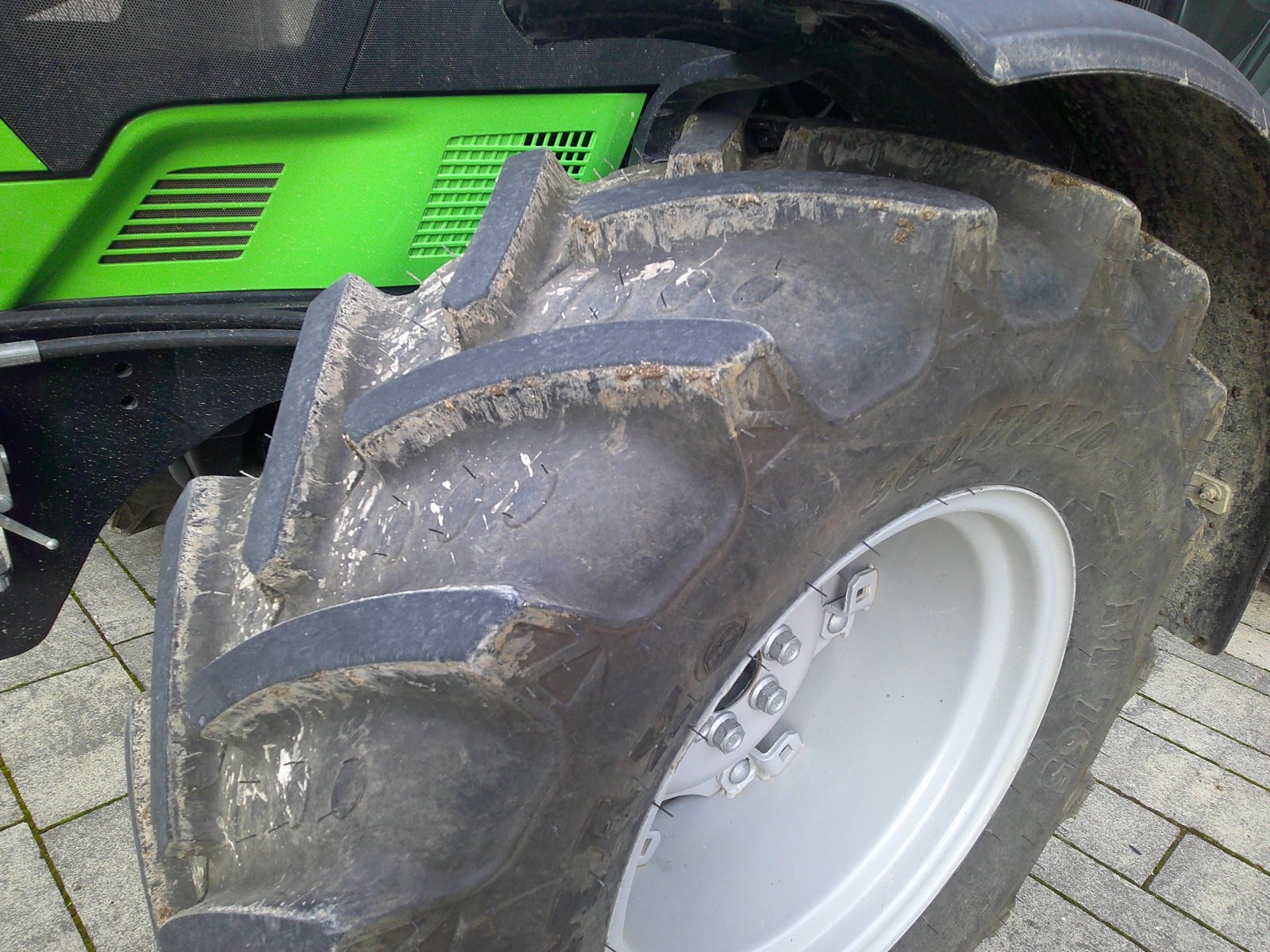 Komplettradsatz des Typs BKT Rädersatz 420/70 R30, 360/70 R20, Stollenprofil 90%, Gebrauchtmaschine in Daiting (Bild 2)