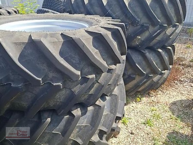 Komplettradsatz of the type Case IH 650/65R38 und 540/65R28, Vorführmaschine in Erbach / Ulm