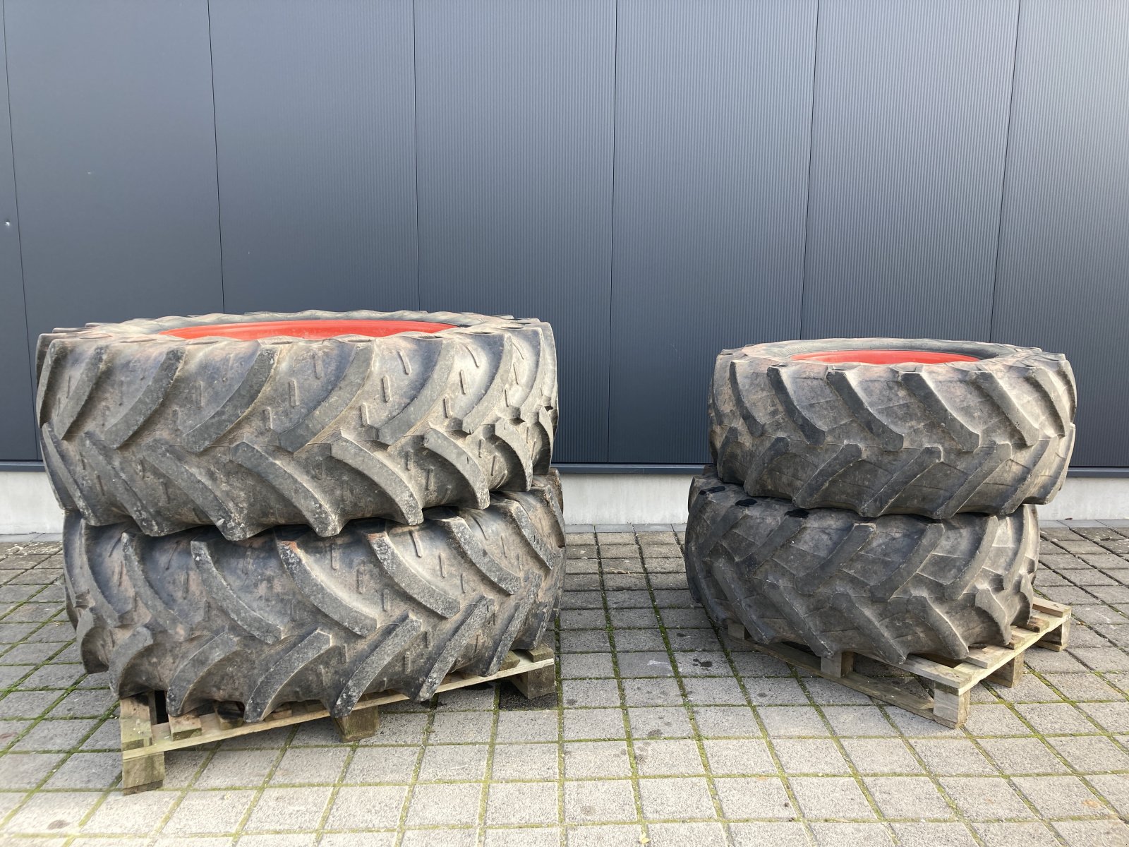 Komplettradsatz des Typs Fendt 520/70 R38 + 480/70 R24 Pirelli Kleber, Gebrauchtmaschine in Wülfershausen an der Saale (Bild 1)