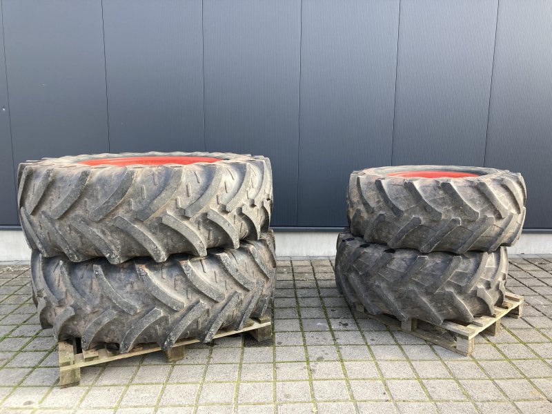 Komplettradsatz du type Fendt 520/70 R38 + 480/70 R24 Pirelli Kleber, Gebrauchtmaschine en Wülfershausen an der Saale