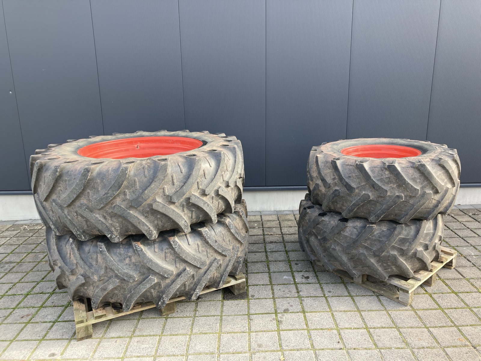 Komplettradsatz du type Fendt 520/70 R38 + 480/70 R24 Pirelli Kleber, Gebrauchtmaschine en Wülfershausen an der Saale (Photo 2)