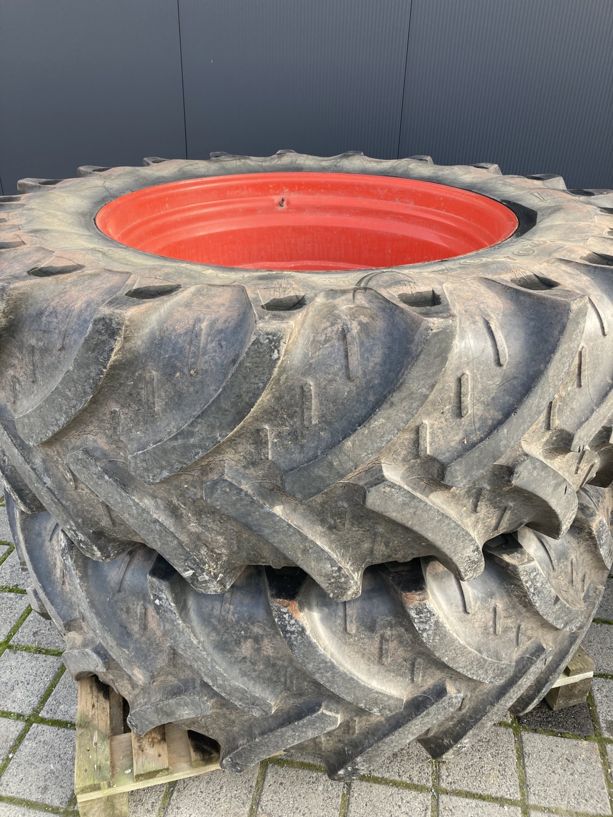 Komplettradsatz des Typs Fendt 520/70 R38 + 480/70 R24 Pirelli Kleber, Gebrauchtmaschine in Wülfershausen an der Saale (Bild 3)