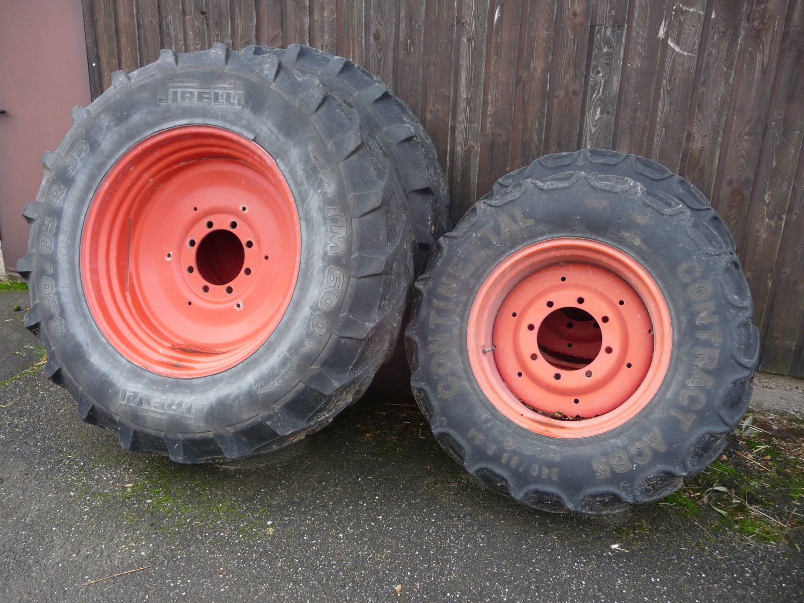 Komplettradsatz tip Fendt Komplettradsatz 420/85 R34 u. 340/85 R24, Gebrauchtmaschine in Korntal-Münchingen (Poză 1)