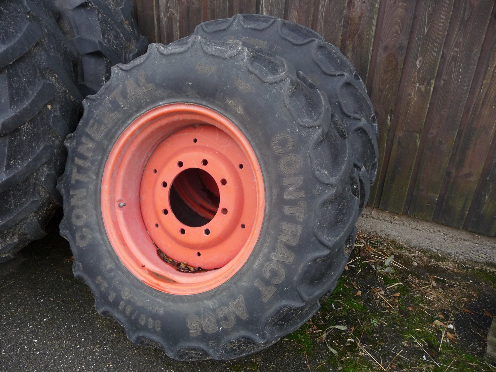 Komplettradsatz van het type Fendt Komplettradsatz 420/85 R34 u. 340/85 R24, Gebrauchtmaschine in Korntal-Münchingen (Foto 3)