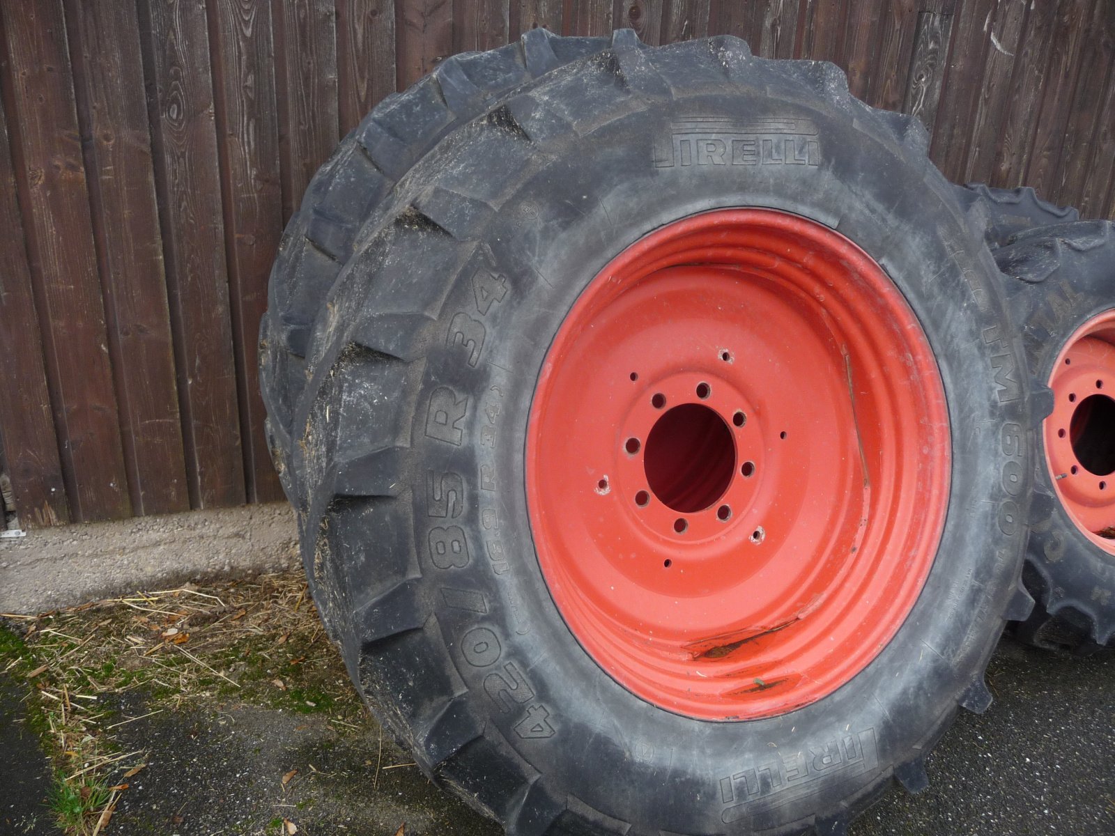 Komplettradsatz van het type Fendt Komplettradsatz 420/85 R34 u. 340/85 R24, Gebrauchtmaschine in Korntal-Münchingen (Foto 2)