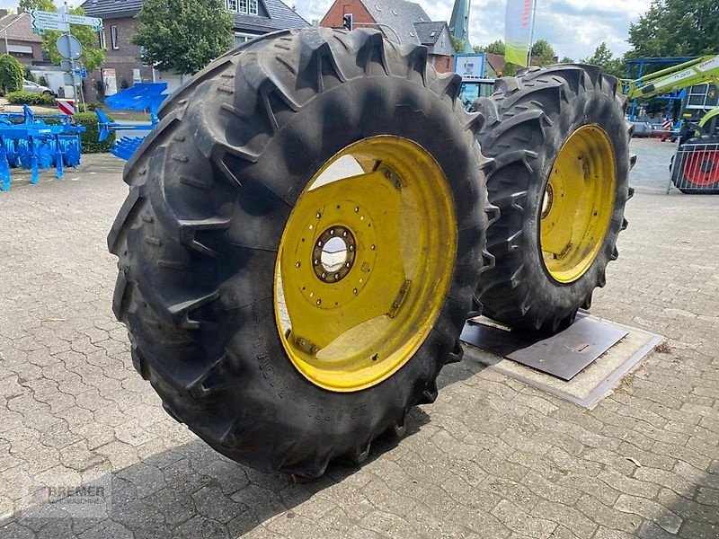 Komplettradsatz van het type John Deere Hinterräder Verstellfelgen 520/85 R 38, Gebrauchtmaschine in Asendorf (Foto 3)