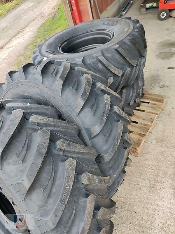 Komplettradsatz des Typs Mercedes-Benz U1600 Kompletträder 425/75R20 Felge Michelin NEU, Neumaschine in Fitzen (Bild 3)