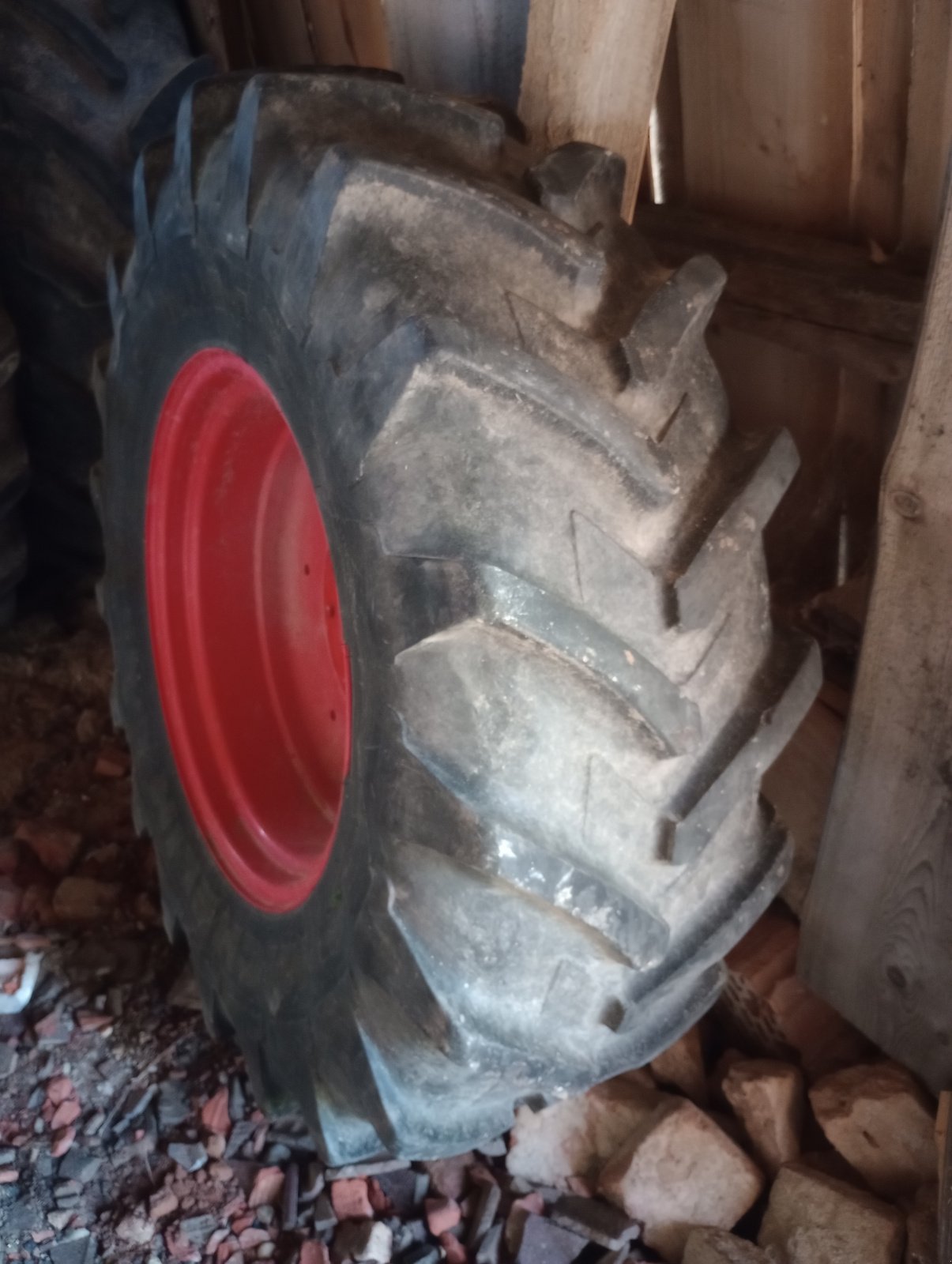 Komplettradsatz des Typs Michelin 14.9 R24, Gebrauchtmaschine in Altenhof/H (Bild 2)