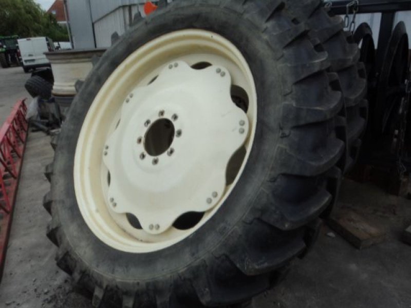 Komplettradsatz des Typs Michelin 420/80R46, Gebrauchtmaschine in MOULLE (Bild 10)