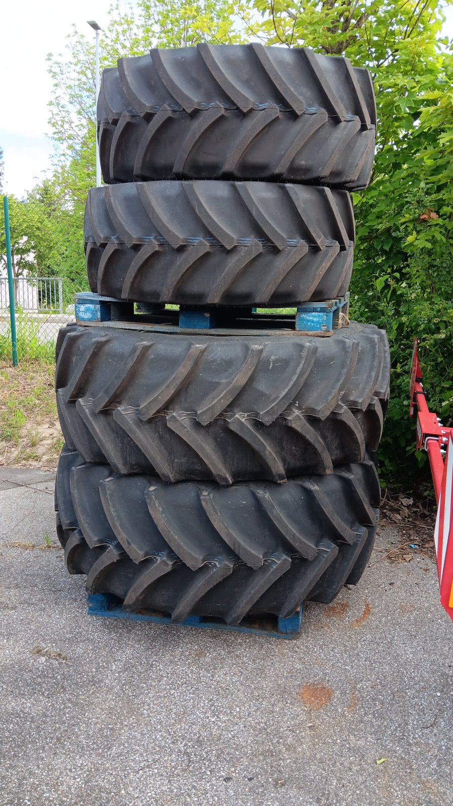 Komplettradsatz van het type Mitas 600/65 R34 und 480/65 R24, Neumaschine in Pfarrkirchen (Foto 1)