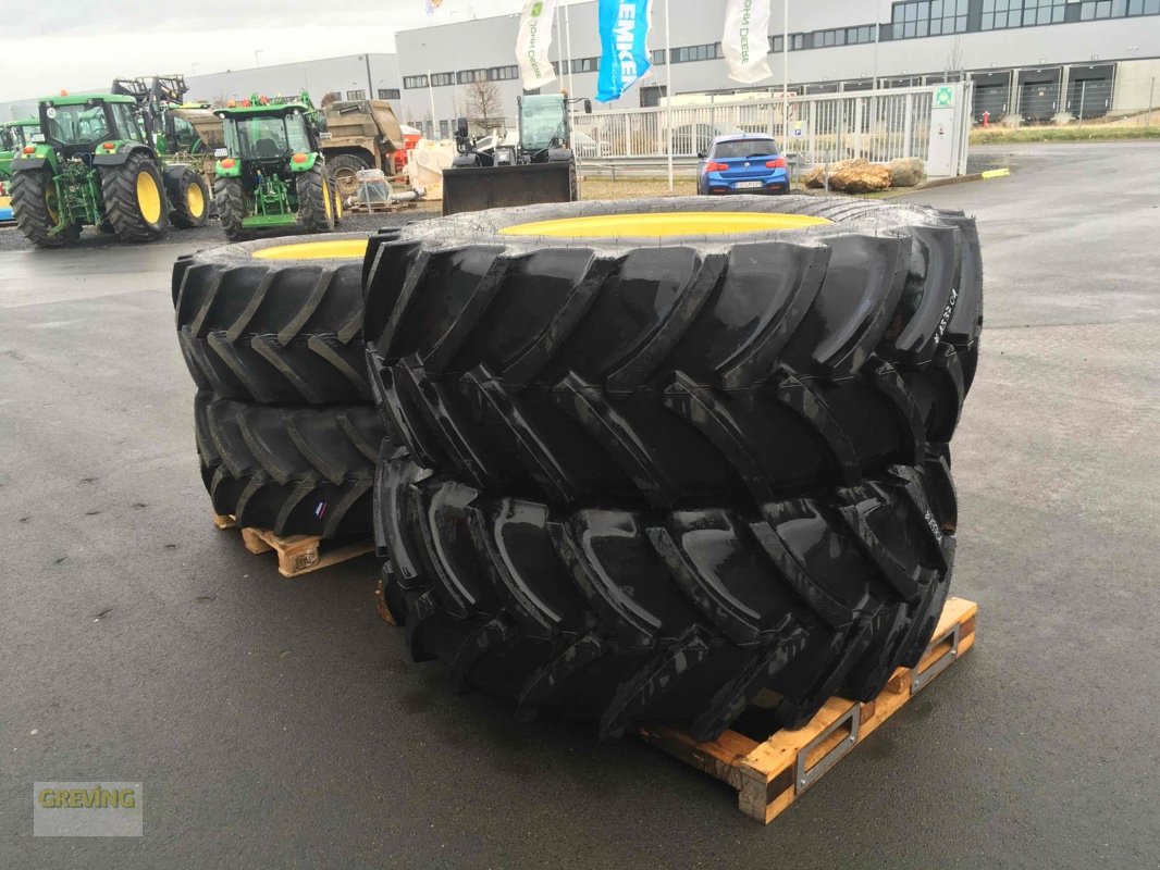 Komplettradsatz van het type Mitas 650/65 R38 + 540/65R28, Neumaschine in Euskirchen (Foto 10)