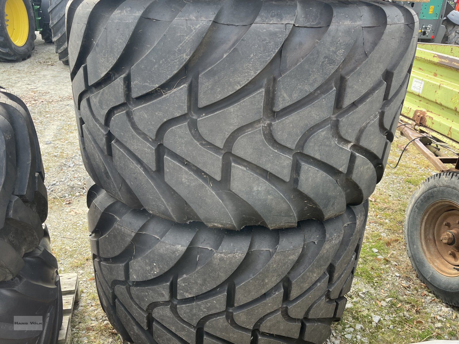 Komplettradsatz des Typs Mitas 710/50R26,5, Neumaschine in Tettenweis / Karpfham (Bild 1)