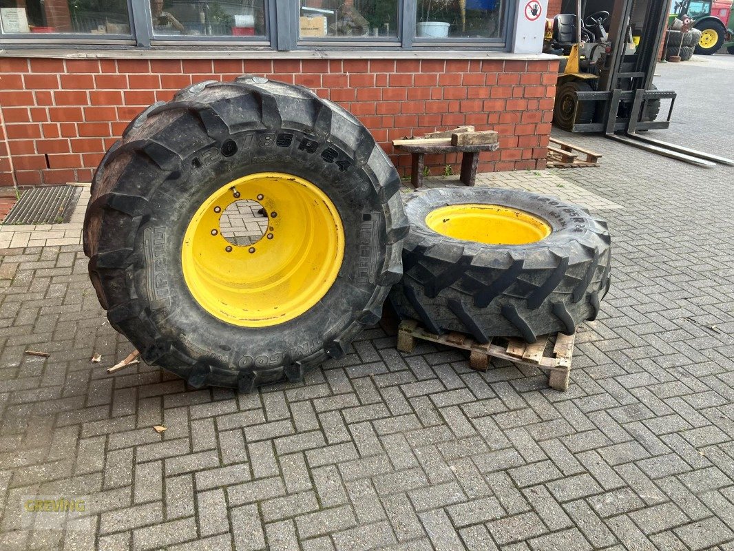 Komplettradsatz des Typs Pirelli 420/85R24, Gebrauchtmaschine in Nottuln (Bild 1)