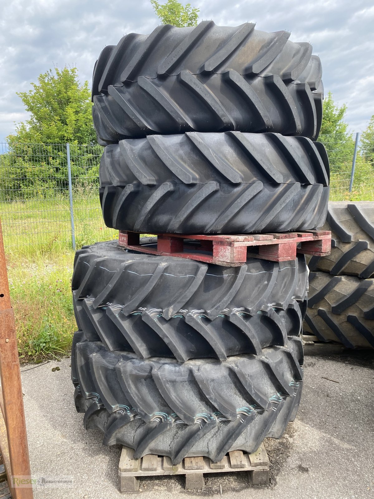 Komplettradsatz des Typs Sonstige Verschiedene Räder und Reifen in versch. Größen und Ausführungen abgelagert 50 % Nachlass, Neumaschine in Nördlingen (Bild 14)