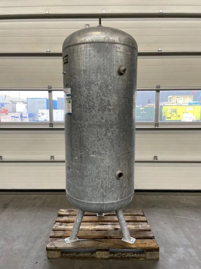 Kompressor des Typs Atlas Copco 900 Liter Gegalvaniseerde Verticale luchtketel 11 Bar, Gebrauchtmaschine in VEEN (Bild 1)