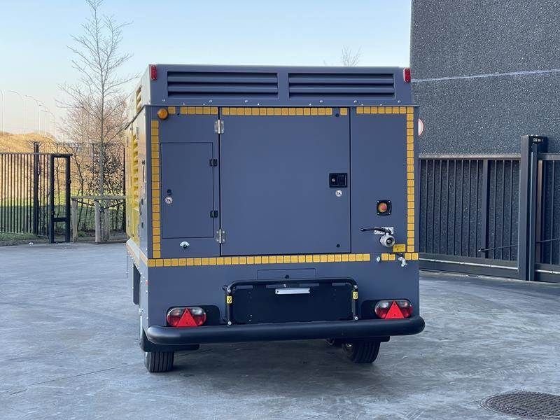 Kompressor del tipo Atlas Copco V 28 STAGE V, Gebrauchtmaschine en Waregem (Imagen 4)