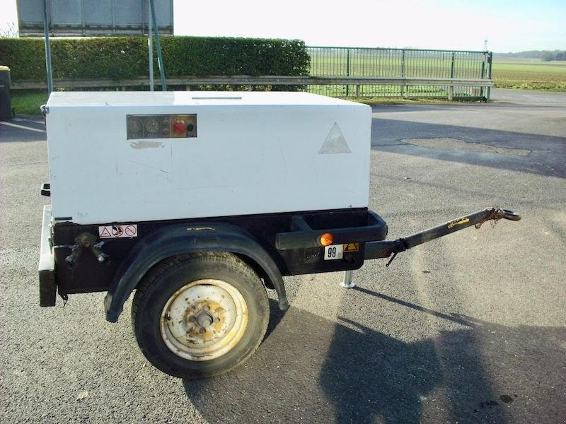 Kompressor del tipo Atlas Copco XAS 36, Gebrauchtmaschine en St Cyr/Morin (Imagen 2)