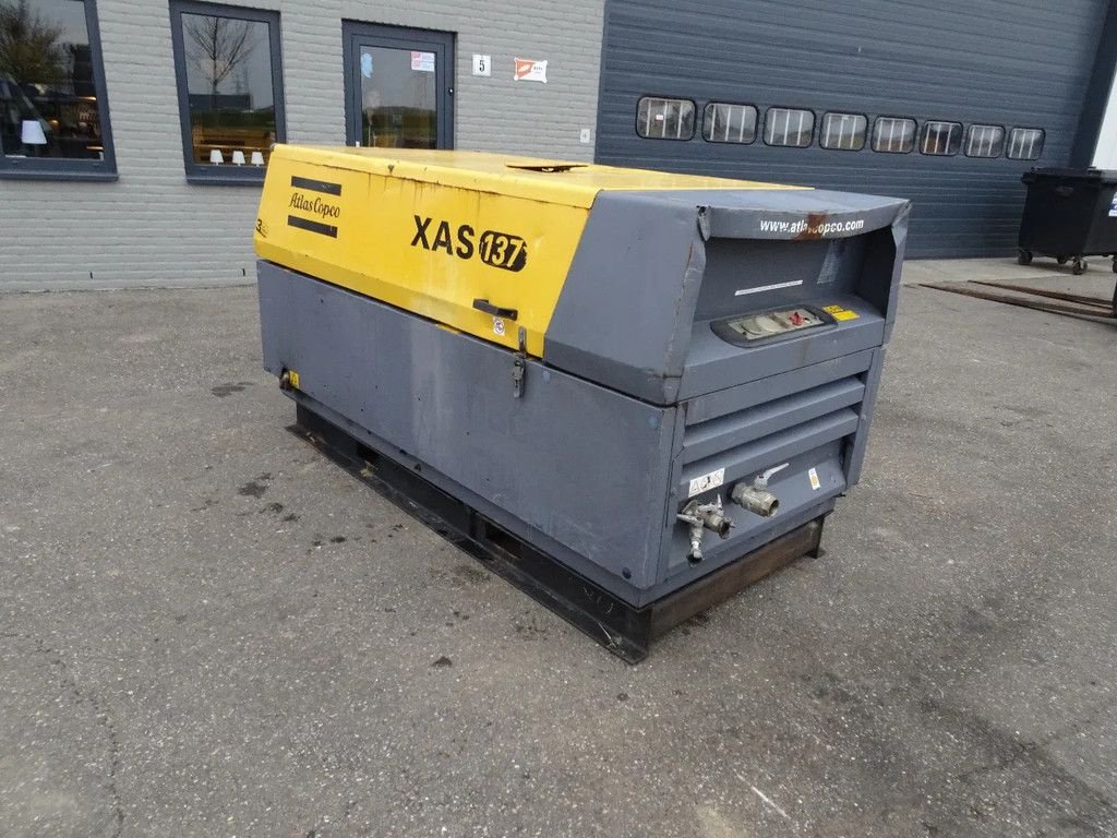 Kompressor tip Atlas Copco XAS137, Gebrauchtmaschine in Zutphen (Poză 3)