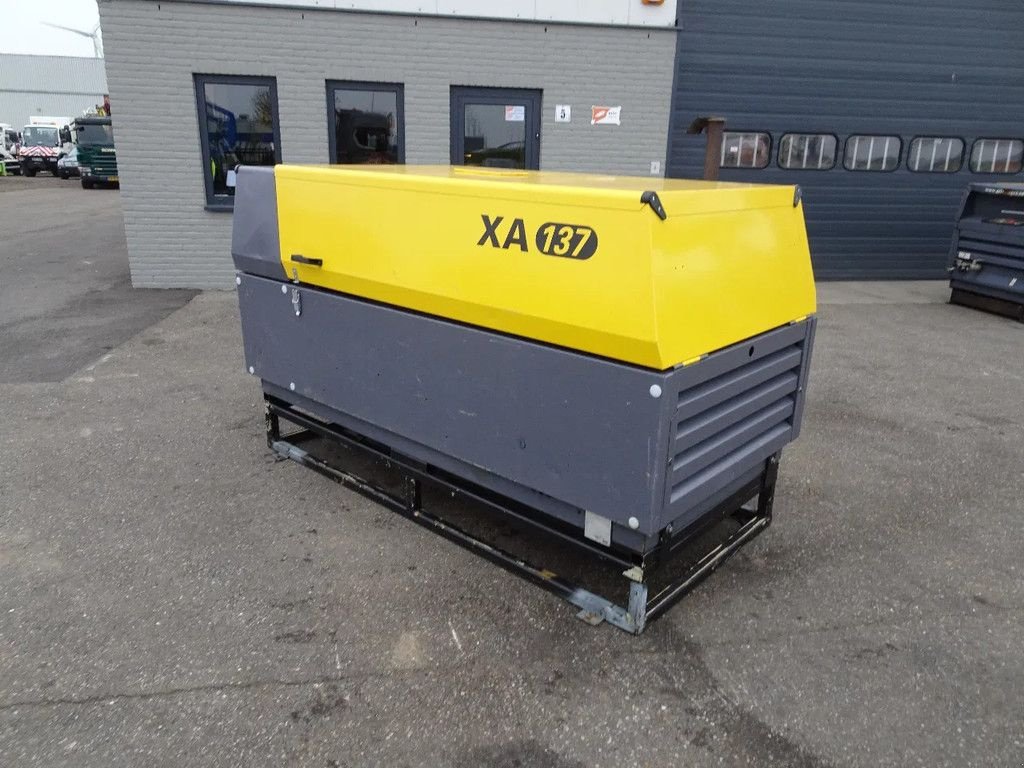 Kompressor tip Atlas Copco XAS137, Gebrauchtmaschine in Zutphen (Poză 2)