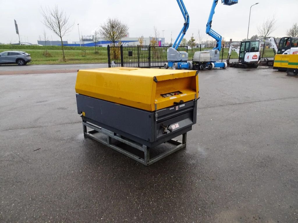 Kompressor tipa Atlas Copco XAS67, Gebrauchtmaschine u Zutphen (Slika 1)