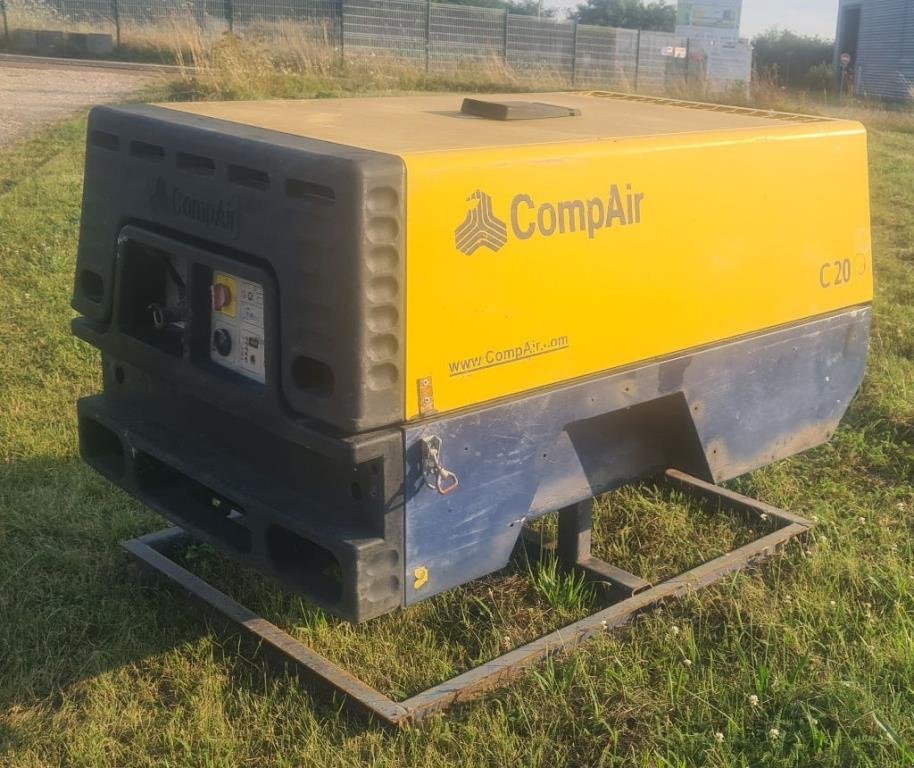 Kompressor типа Compair C 20, Gebrauchtmaschine в BAZAINVILLE (Фотография 2)