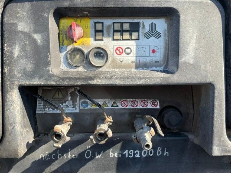 Kompressor van het type Compair C62HS Deutz 6.2 m3 / min Silent Diesel Schroefcompressor, Gebrauchtmaschine in VEEN (Foto 4)