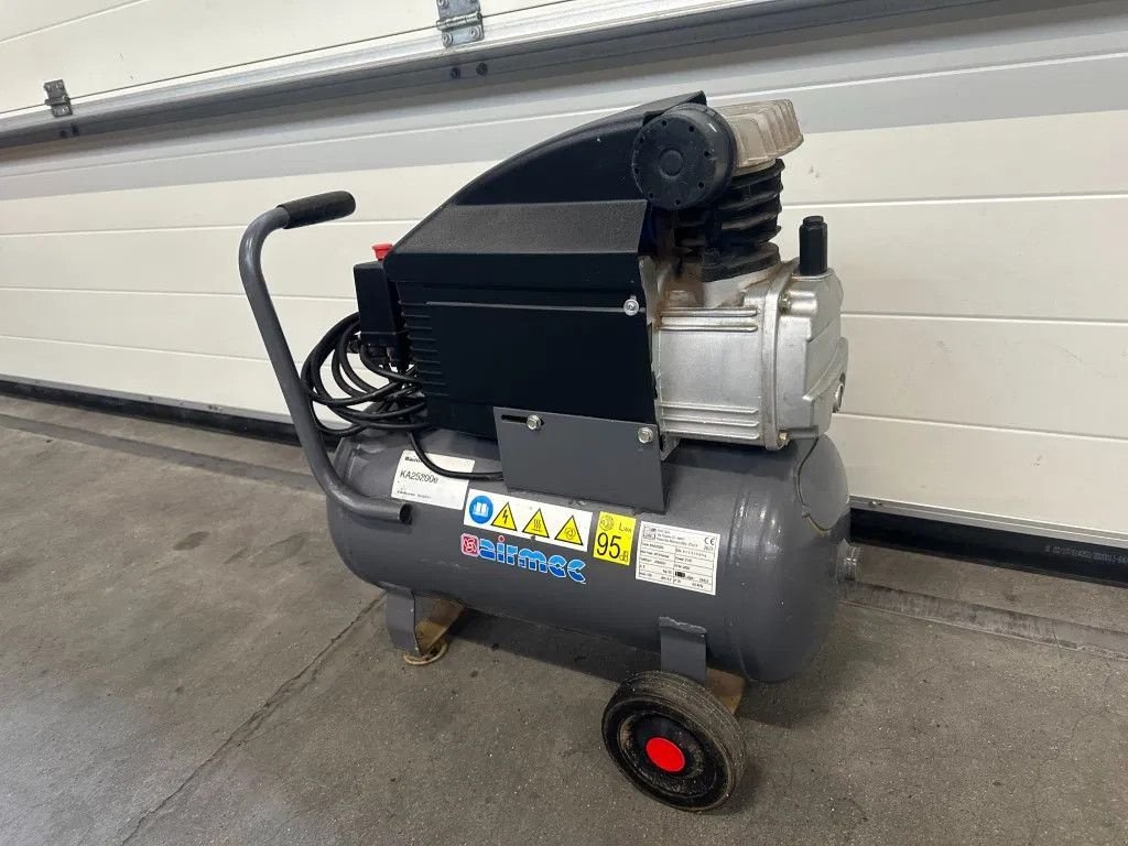 Kompressor van het type Sonstige Fiac BXA 25200 Elektrische Zuigercompressor 2 PK 150 L / min 8 B, Gebrauchtmaschine in VEEN (Foto 4)