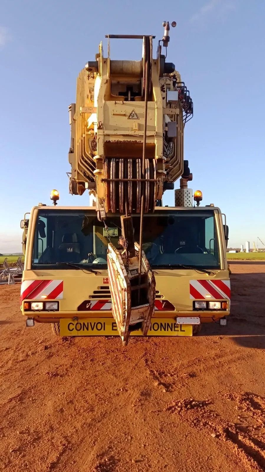 Kran del tipo Demag AC250-1, Gebrauchtmaschine In Wevelgem (Immagine 2)