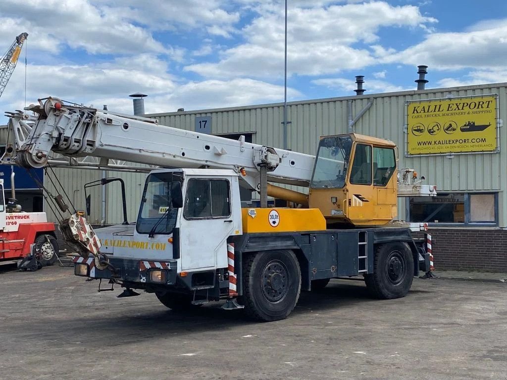 Kran of the type Liebherr LTM 1030 Crane 30 Ton 4x4x4 with Jib Good Condition, Gebrauchtmaschine in 'S-Hertogenbosch (Picture 1)