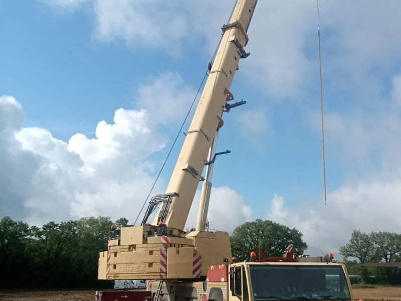 Kran des Typs Terex AC140, Gebrauchtmaschine in Wevelgem (Bild 1)