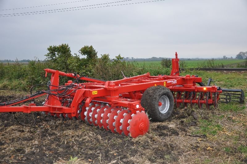 Kreiselegge van het type Conpexim Scheibenegge, mit Fahrwerk vollhydr., klappbar, Neumaschine in Apetlon (Foto 4)