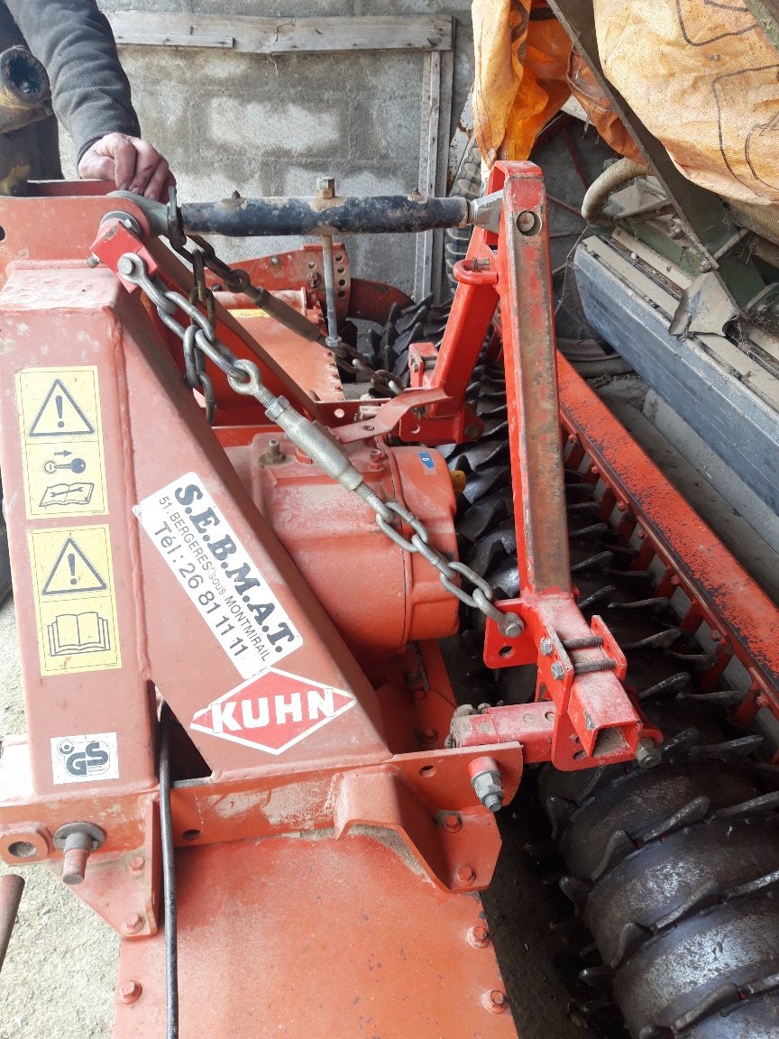 Kreiselegge tip Kuhn Hr 302 m, Gebrauchtmaschine in BERGERES SOUS MONTMIRAIL (Poză 4)