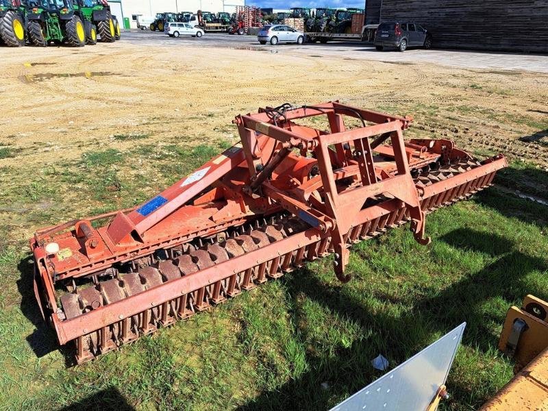 Kreiselegge du type Kuhn HR 4002 D, Gebrauchtmaschine en SAINT-GERMAIN DU PUY (Photo 3)