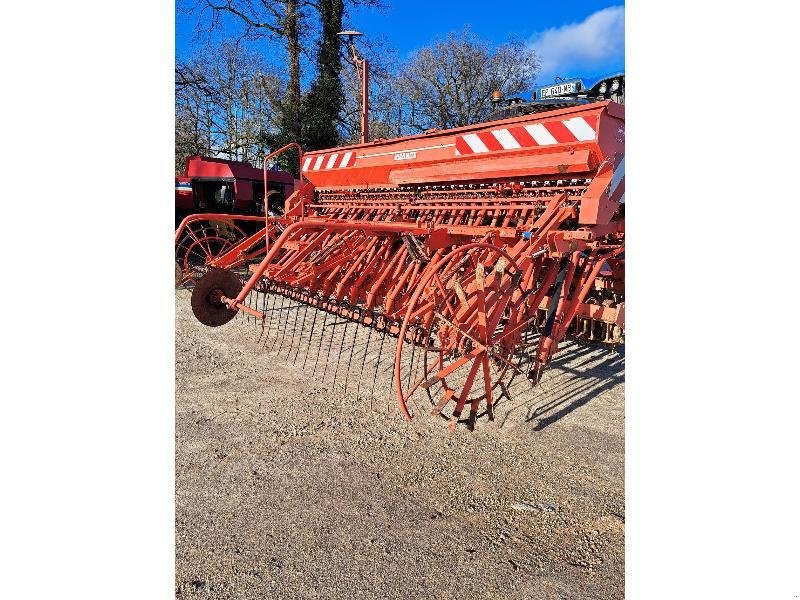 Kreiselegge del tipo Kuhn HR4002, Gebrauchtmaschine en PLUMELEC