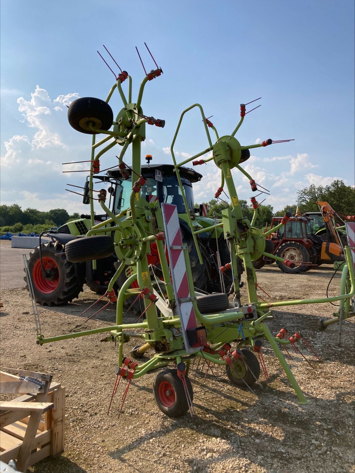 Kreiselheuer del tipo CLAAS CLAAS VOLTO 670 H, Gebrauchtmaschine en CHEMINOT (Imagen 3)