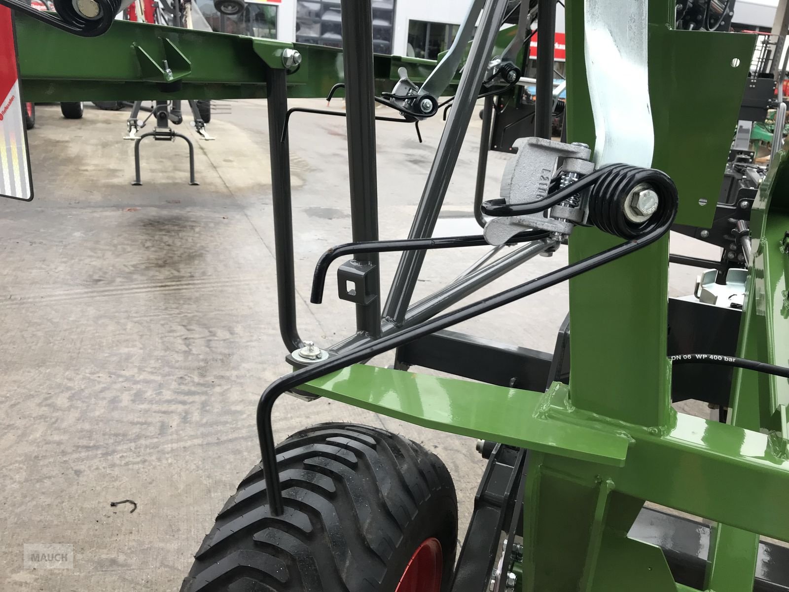 Kreiselheuer of the type Fendt Lotus 1250T, Neumaschine in Burgkirchen (Picture 15)