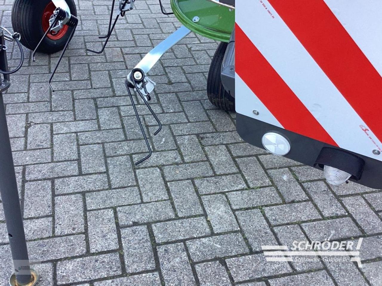 Kreiselheuer des Typs Fendt LOTUS 770, Neumaschine in Norden (Bild 4)