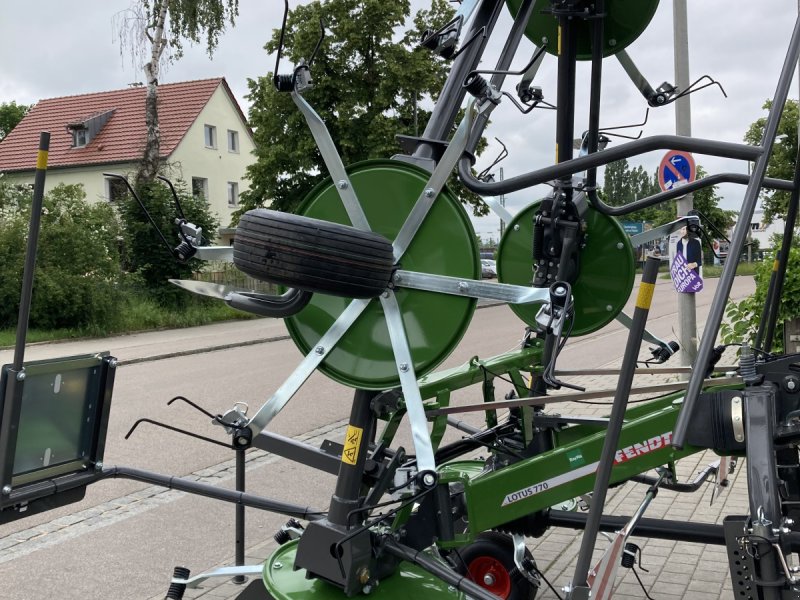 Kreiselheuer des Typs Fendt Lotus 770, Neumaschine in Schwarzenbruck (Bild 1)