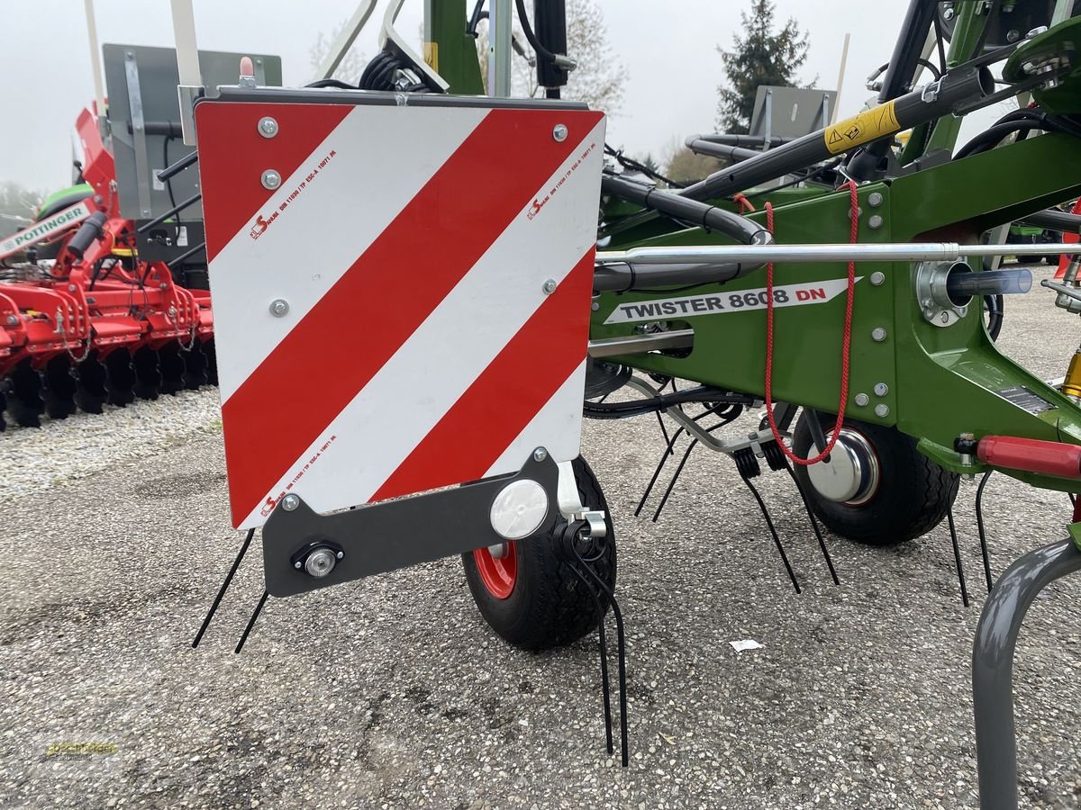 Kreiselheuer of the type Fendt Twister 8608 DN, Neumaschine in Senftenbach (Picture 10)