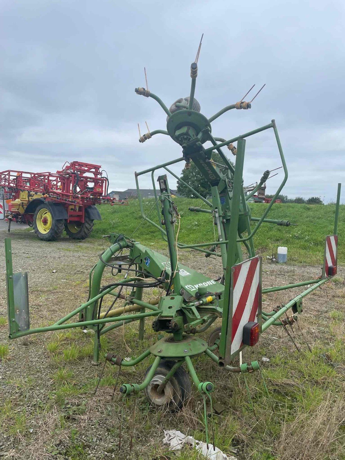 Kreiselheuer des Typs Krone Faneur KW6706 . Krone, Gebrauchtmaschine in SAINT CLAIR SUR ELLE (Bild 2)