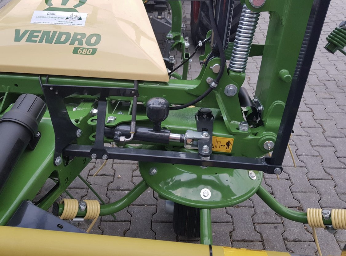 Kreiselheuer des Typs Krone Vendro 680, Neumaschine in Bogen (Bild 11)