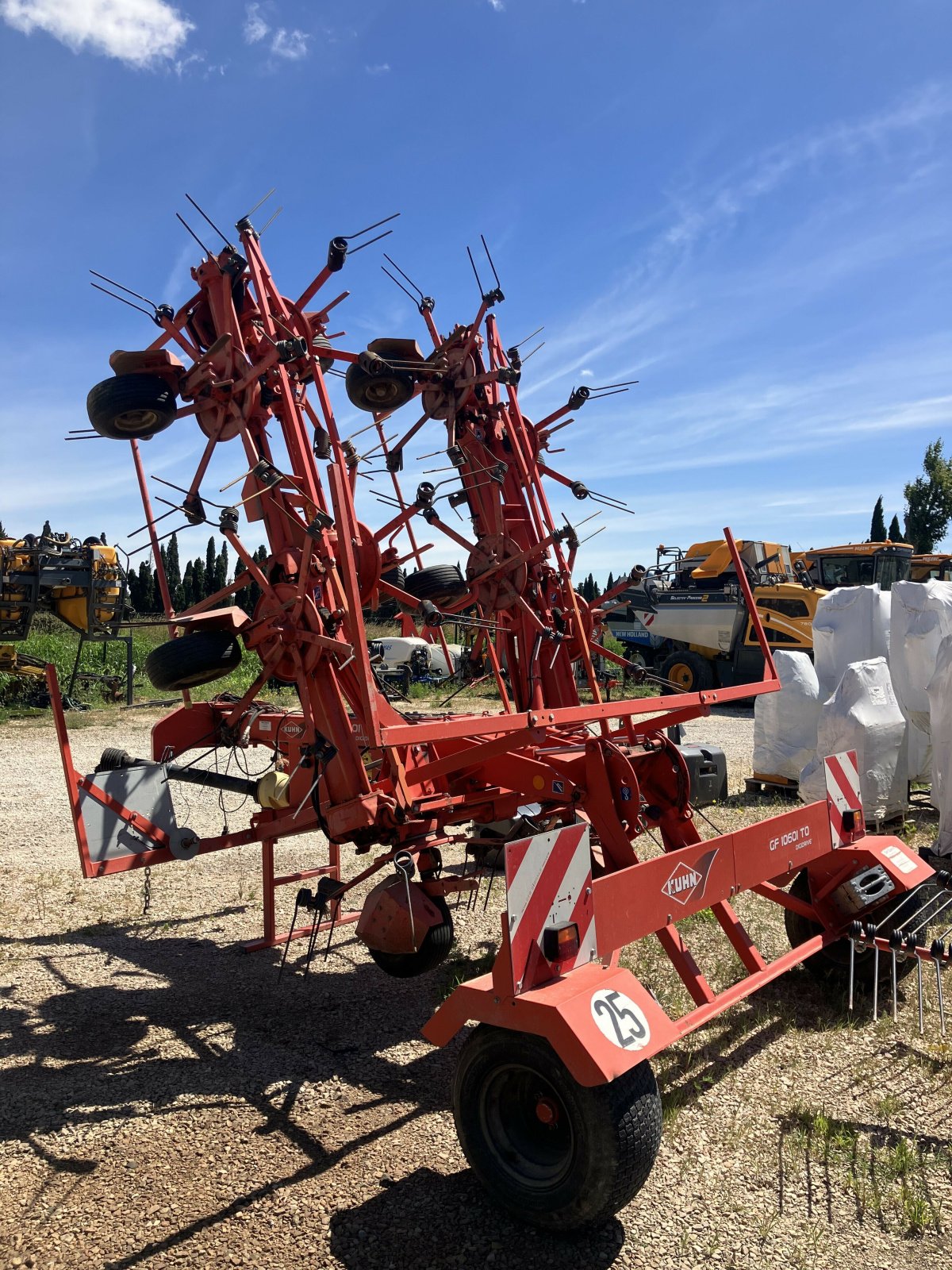 Kreiselheuer del tipo Kuhn FANEUSE KUHN 10601 TRAINEE, Gebrauchtmaschine In SAINT ANDIOL (Immagine 8)