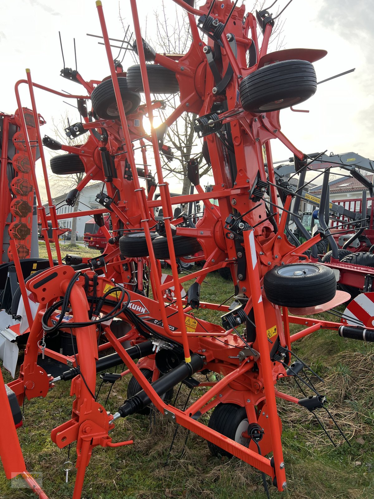 Kreiselheuer du type Kuhn GF 10803, Neumaschine en Söchtenau (Photo 2)