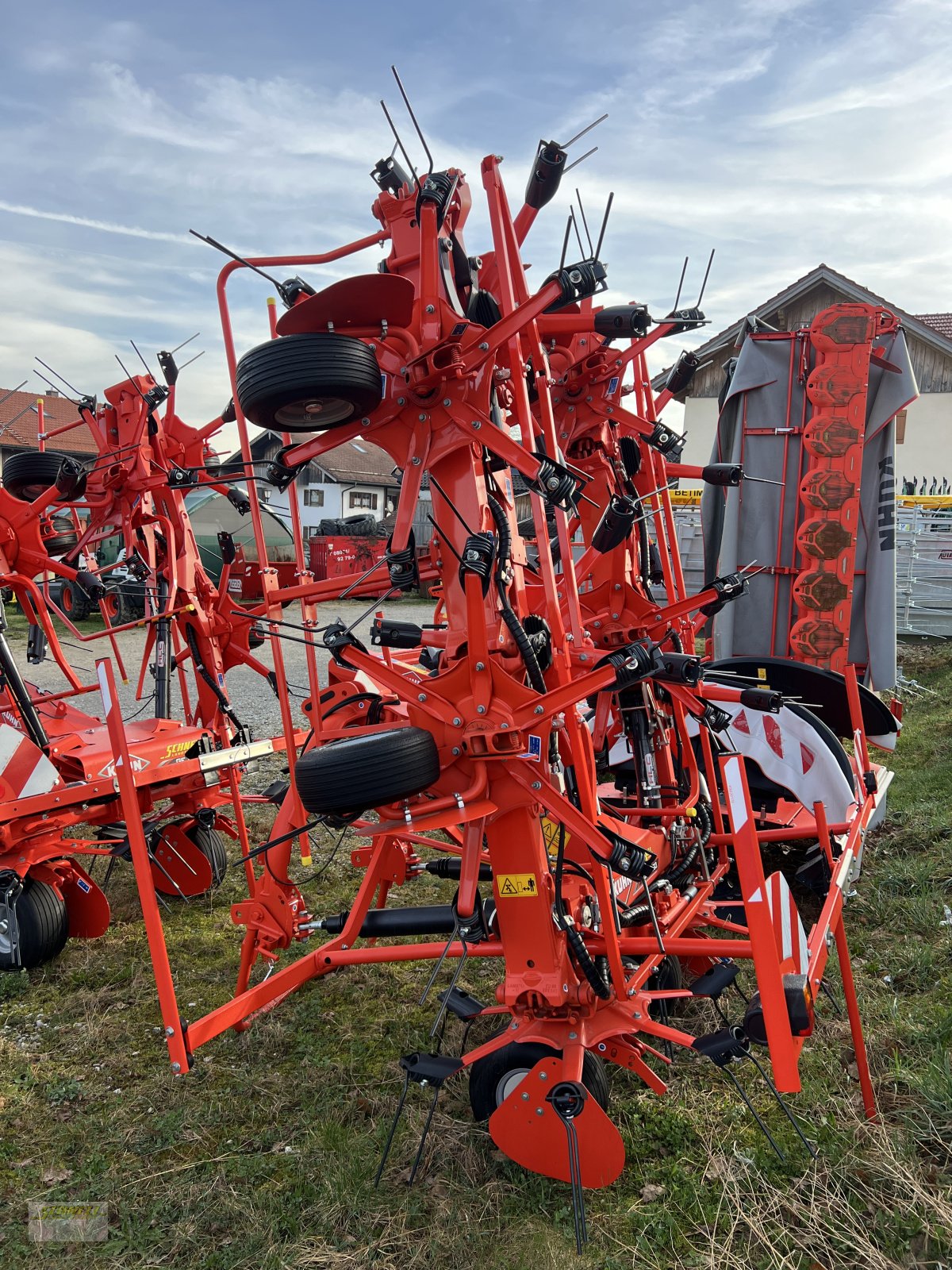 Kreiselheuer of the type Kuhn GF 10803, Neumaschine in Söchtenau (Picture 3)