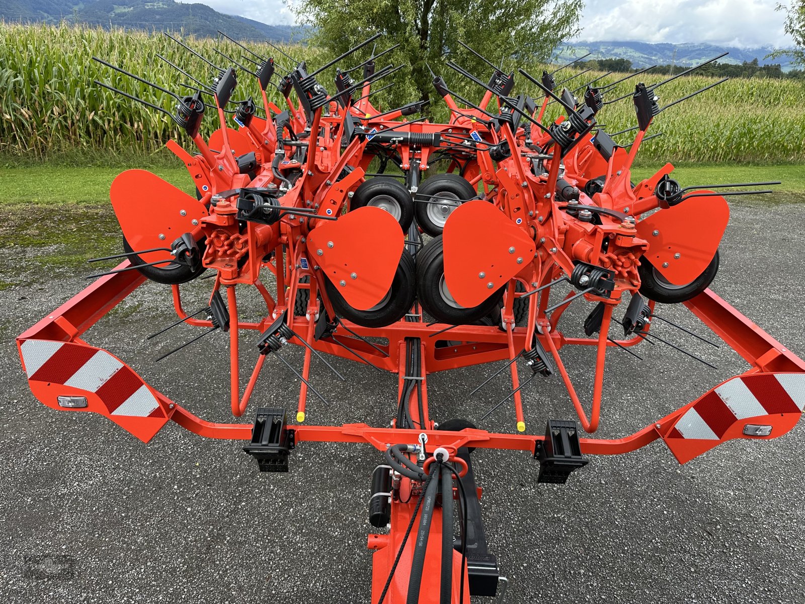 Kreiselheuer van het type Kuhn GF 13003 T, Neumaschine in Rankweil (Foto 14)