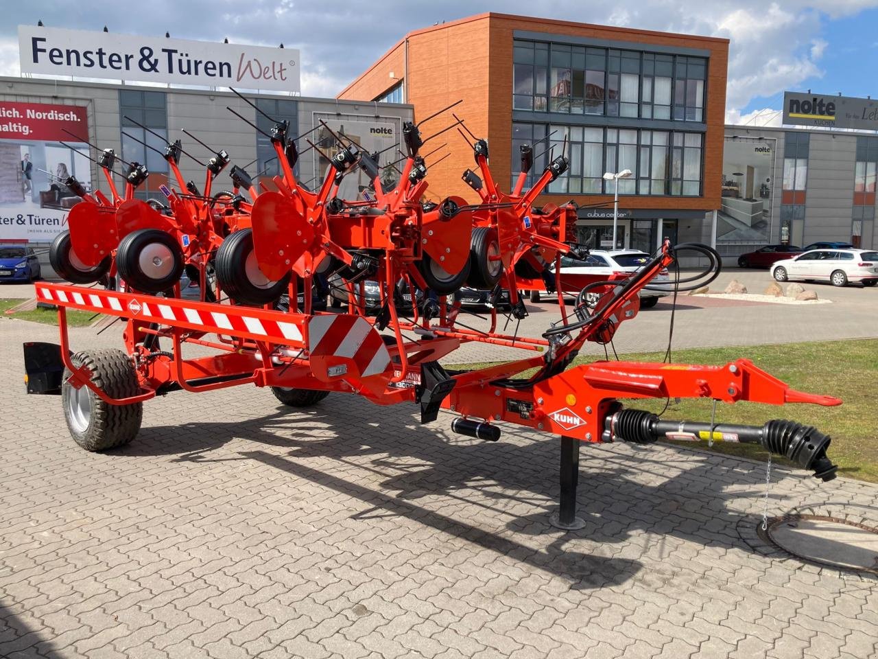 Kreiselheuer van het type Kuhn GF 13003T, Gebrauchtmaschine in Stuhr (Foto 2)