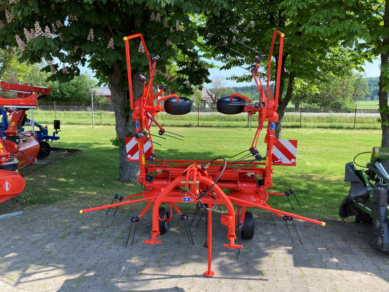 Kreiselheuer del tipo Kuhn GF 502 Giroheuer, Neumaschine In Trendelburg (Immagine 2)